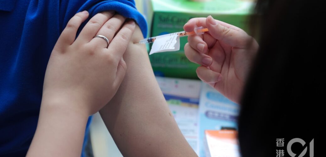 20221114_新冠疫苗｜藥劑師學會：復必泰二價疫苗11月尾到港　聖誕前可接種